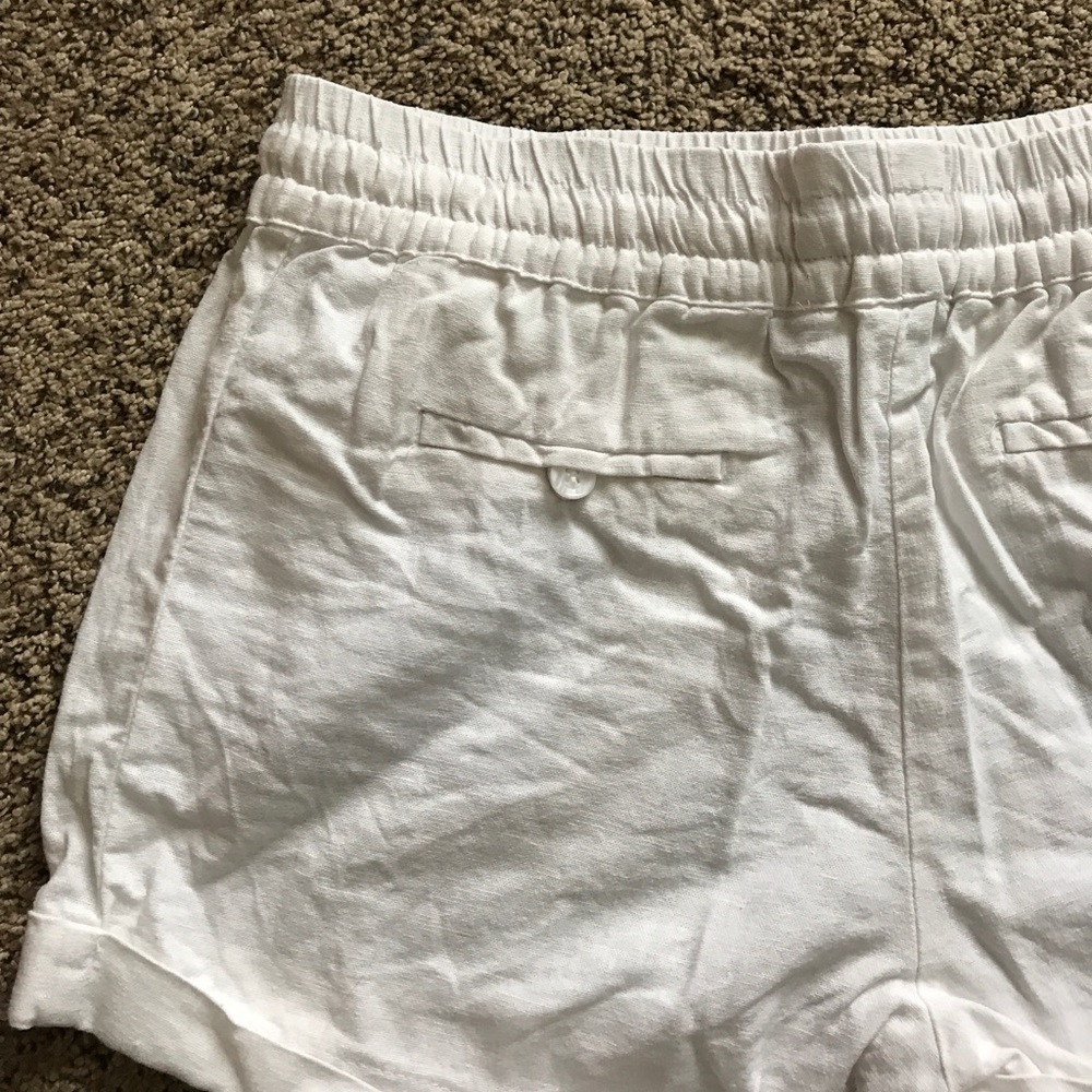 Lotus Boutique White Linen Shorts - Picture 3 of 3